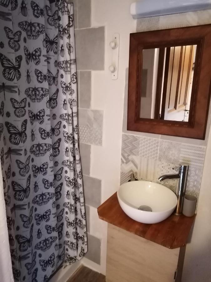 La Fee Viviane Et Michel L'Enchanteur Robion en Luberon Εξωτερικό φωτογραφία
