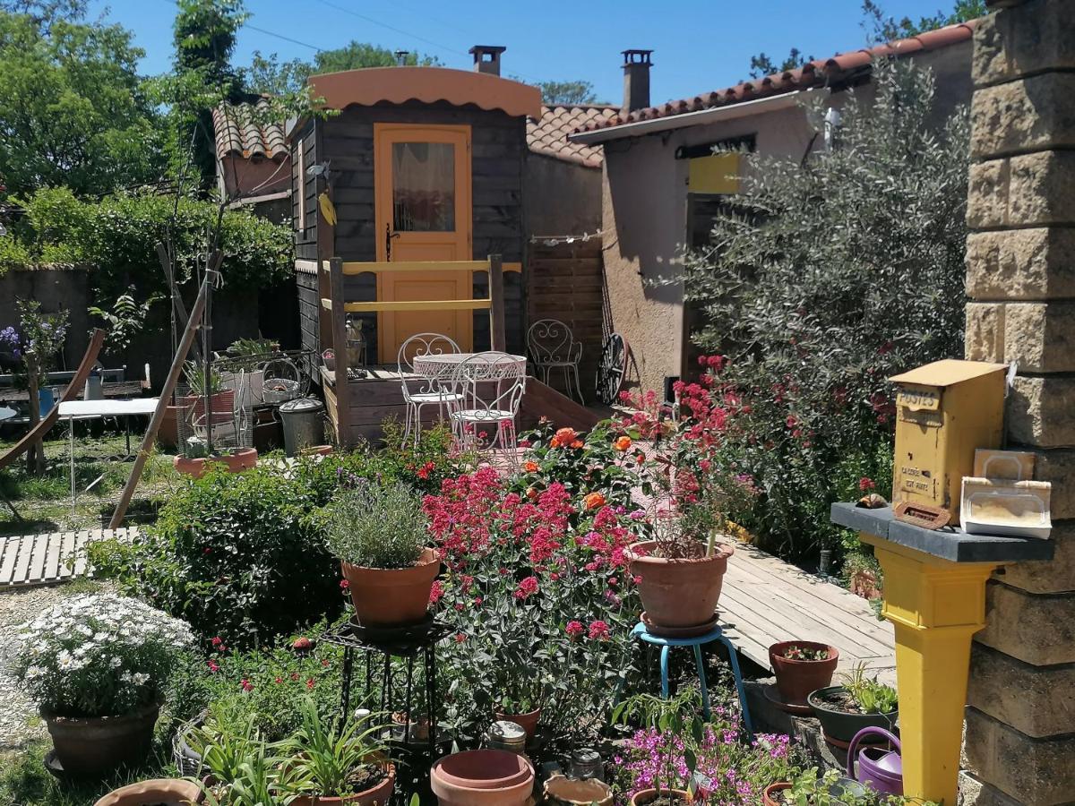 La Fee Viviane Et Michel L'Enchanteur Robion en Luberon Εξωτερικό φωτογραφία